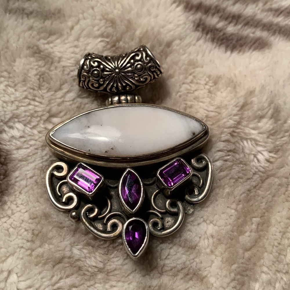 Sterling silver, white howlite and amethyst pendant
